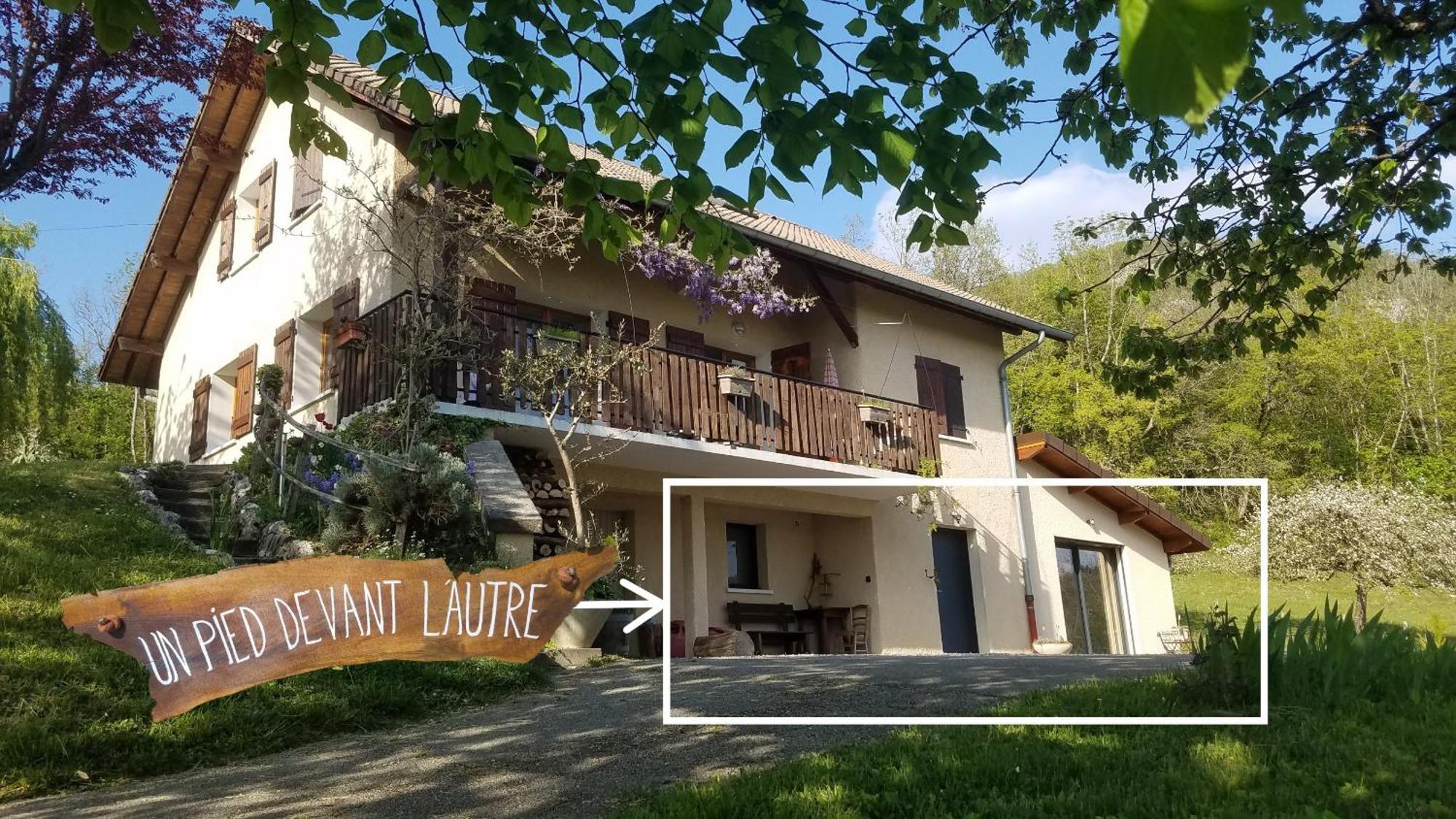 Un Pied Devant L'Autre Sainte-Marie-D'Alvey Exteriör bild