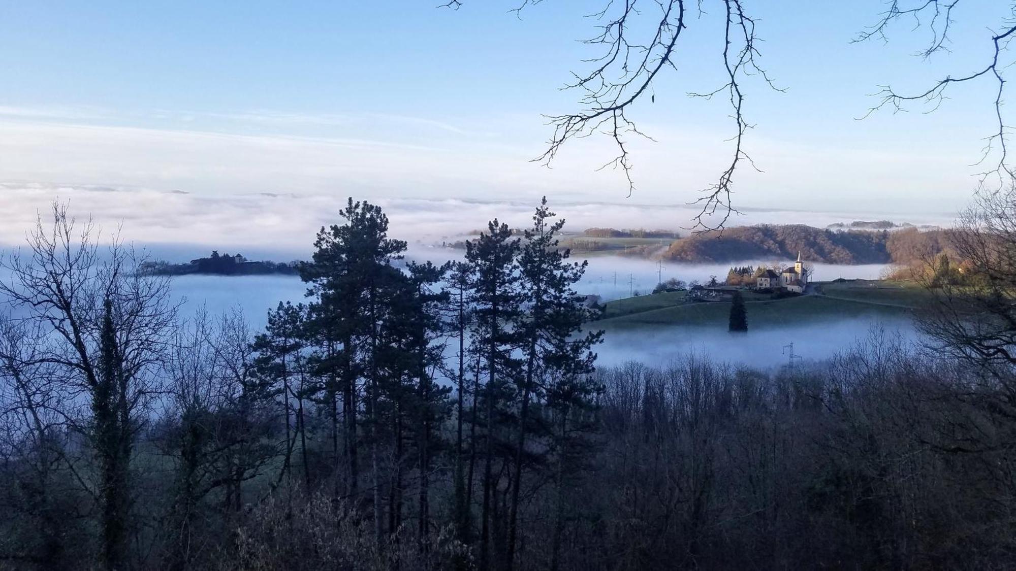 Un Pied Devant L'Autre Sainte-Marie-D'Alvey Exteriör bild